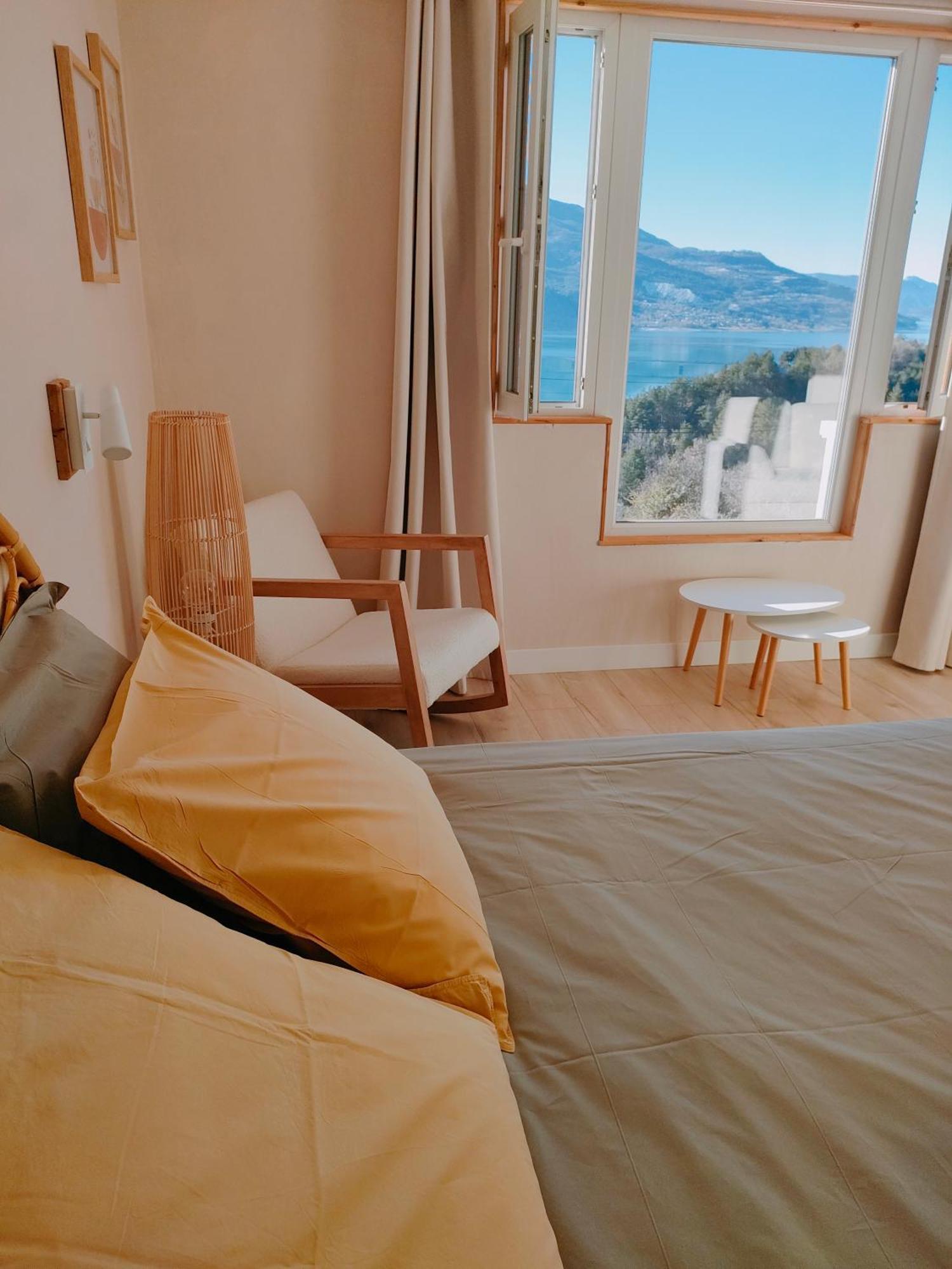 Le Cosy Du Plongeoir - T2 Neuf Avec Vue Sur Le Lac De Serre Poncon Et Grande Terrasse Avec Jardin Savines Exterior foto