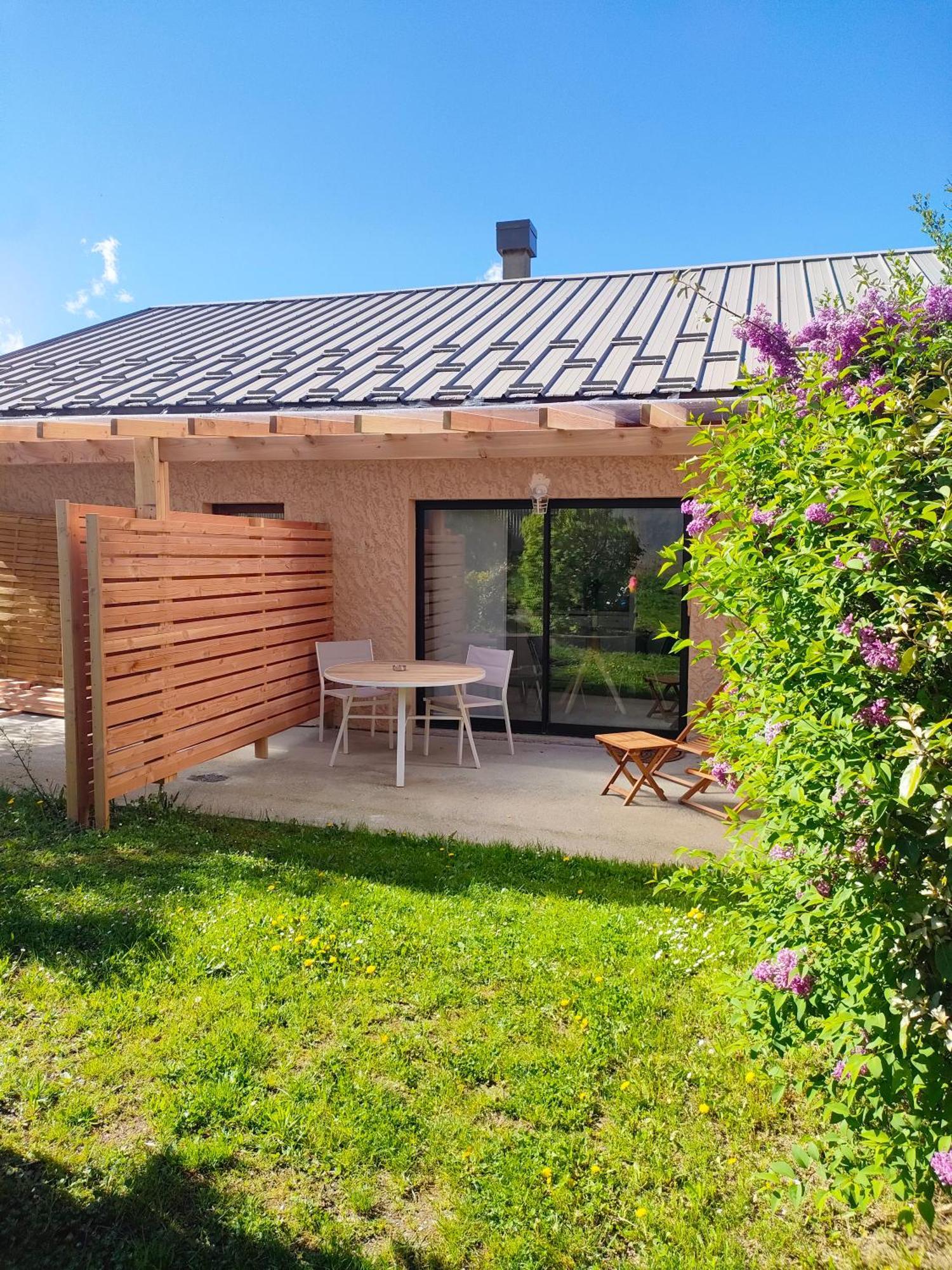 Le Cosy Du Plongeoir - T2 Neuf Avec Vue Sur Le Lac De Serre Poncon Et Grande Terrasse Avec Jardin Savines Exterior foto